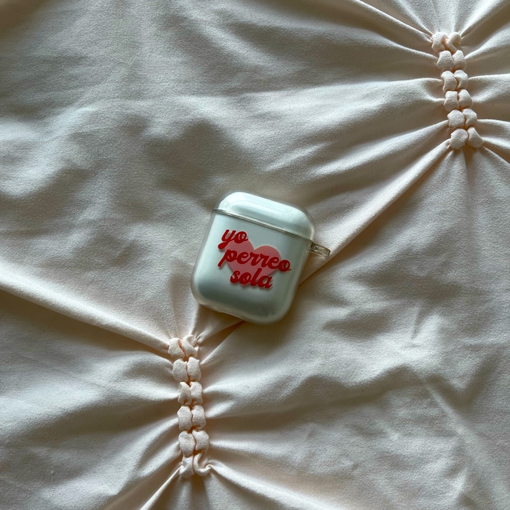 Bad bunny - yo perreo sola cover AirPod case